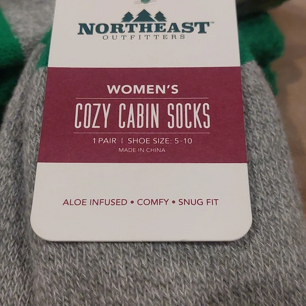 Northeast Outfitters Women's Size 5 - 10 Cozy Cabin Socks Grey Green Christmas